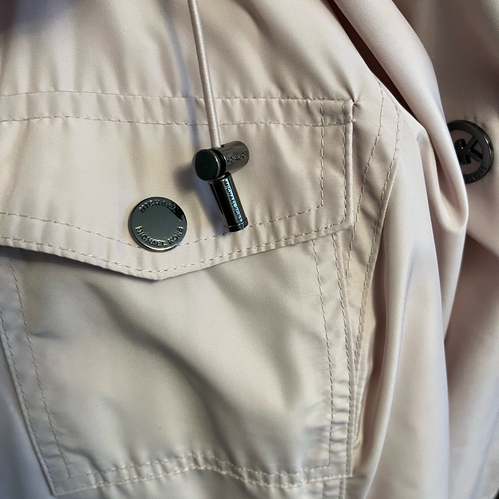 Michael Kors Dusty Pale Pink Raincoat Jacket Windbreaker. Size medium. - Picture 12 of 12